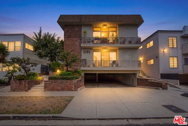 11733 Mayfield Avenue, Los Angeles