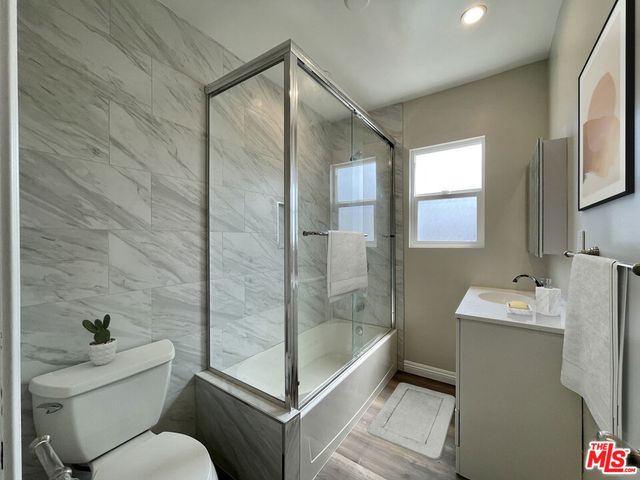 2012 S Holt Avenue, Los Angeles