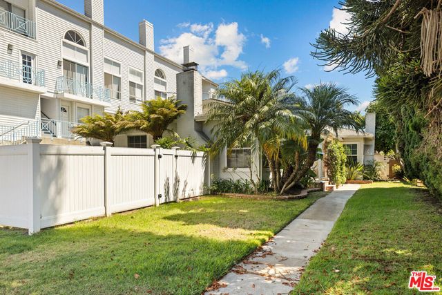 6732 W 86th Place, Los Angeles