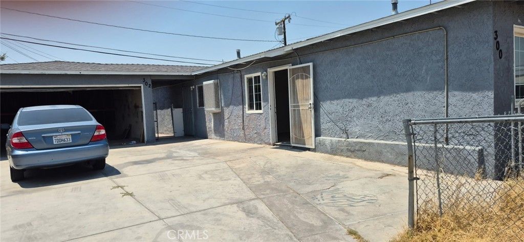 300 Mary Anne, Barstow