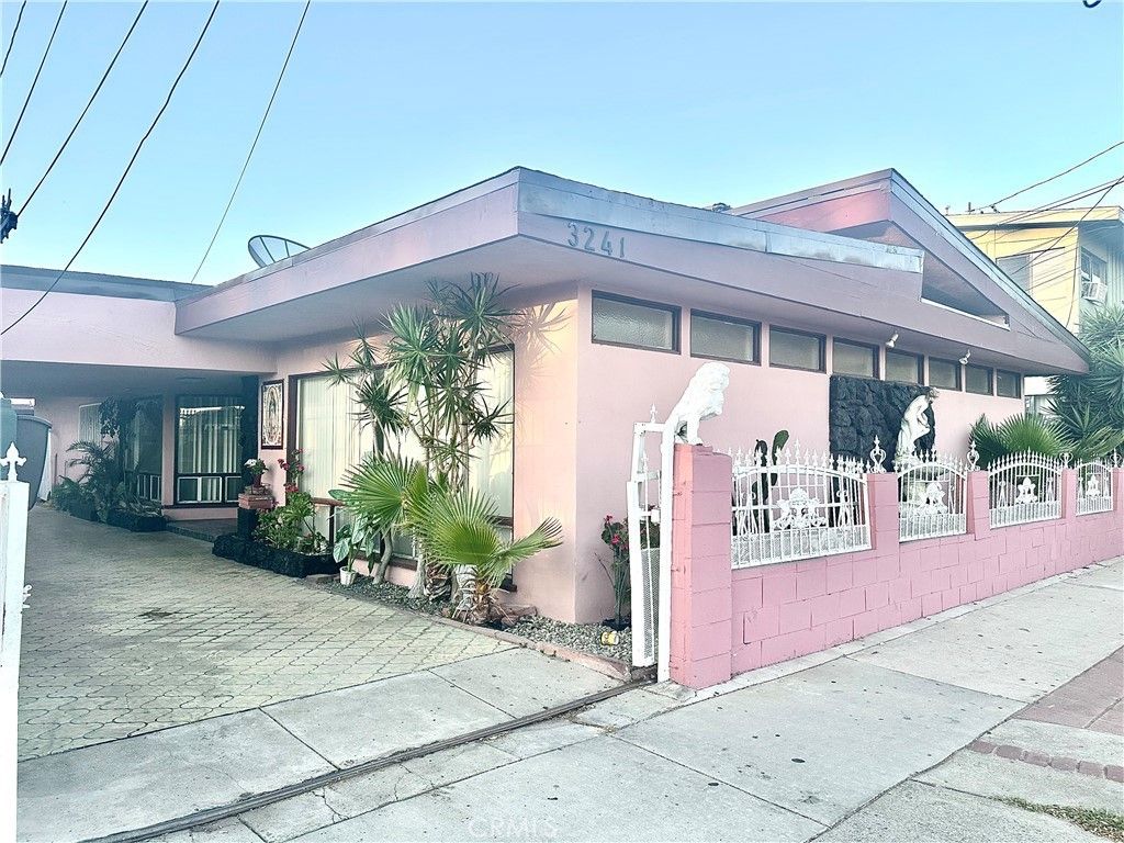 3241 Santa Ana, Huntington Park