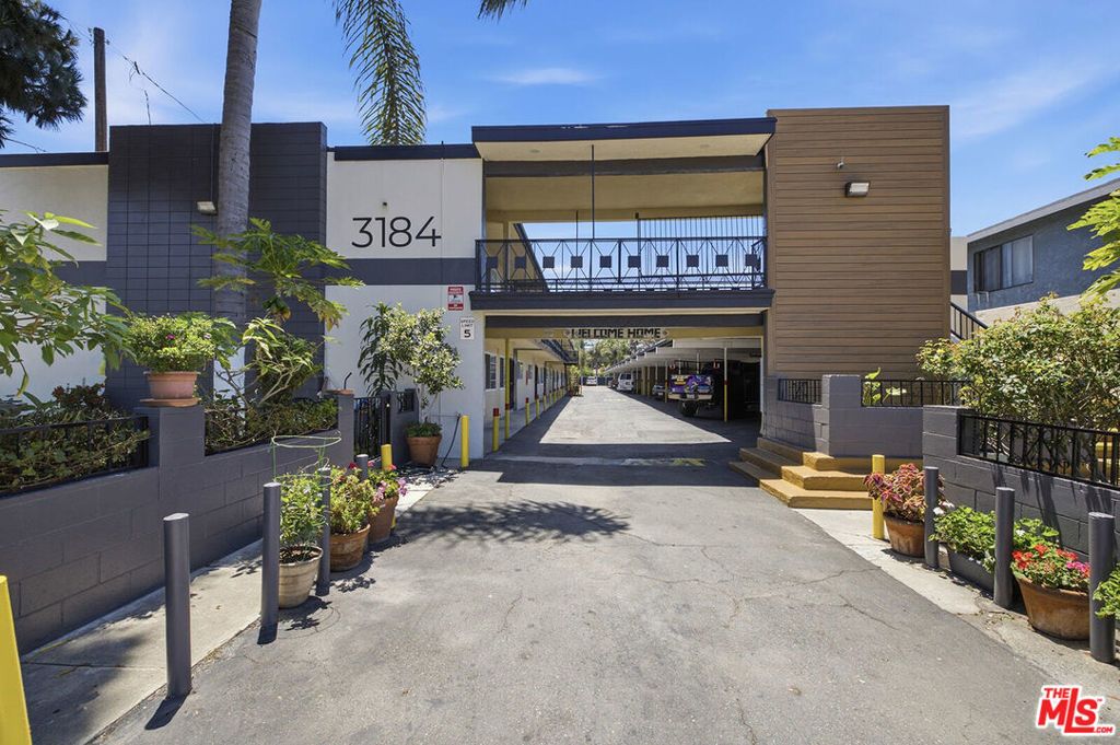 3184 El Segundo Boulevard, Lynwood
