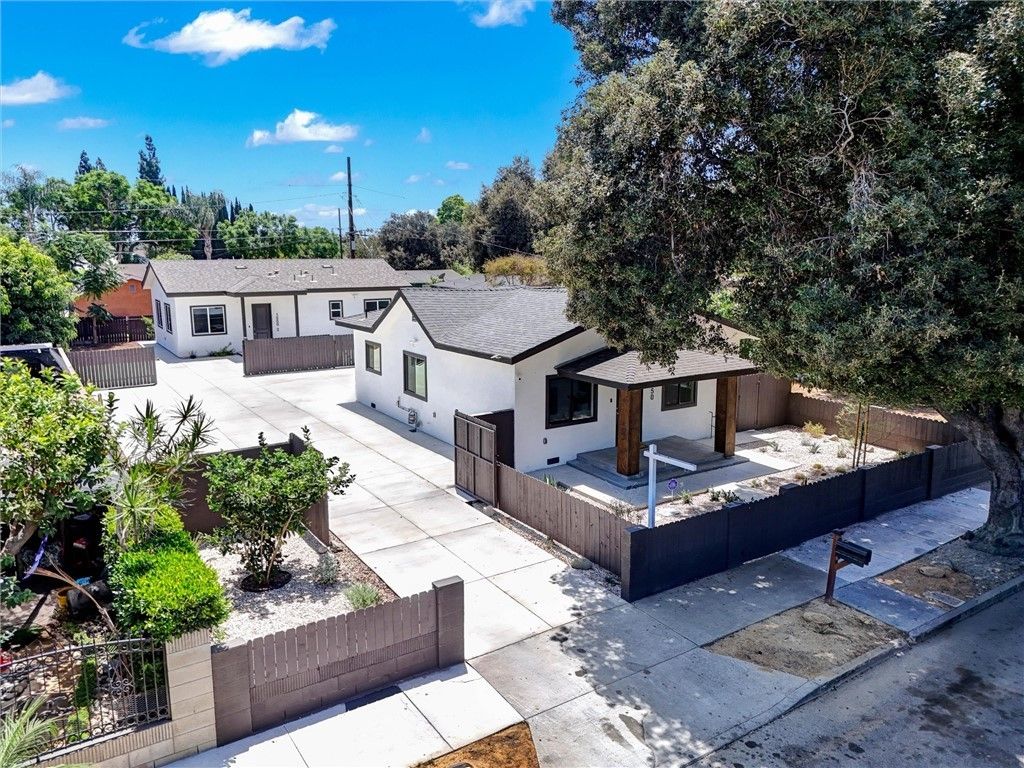 1050 W Chestnut Avenue, Santa Ana