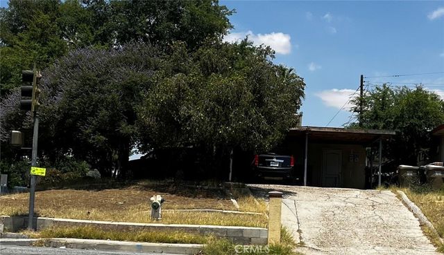 2200 College Avenue, Bakersfield