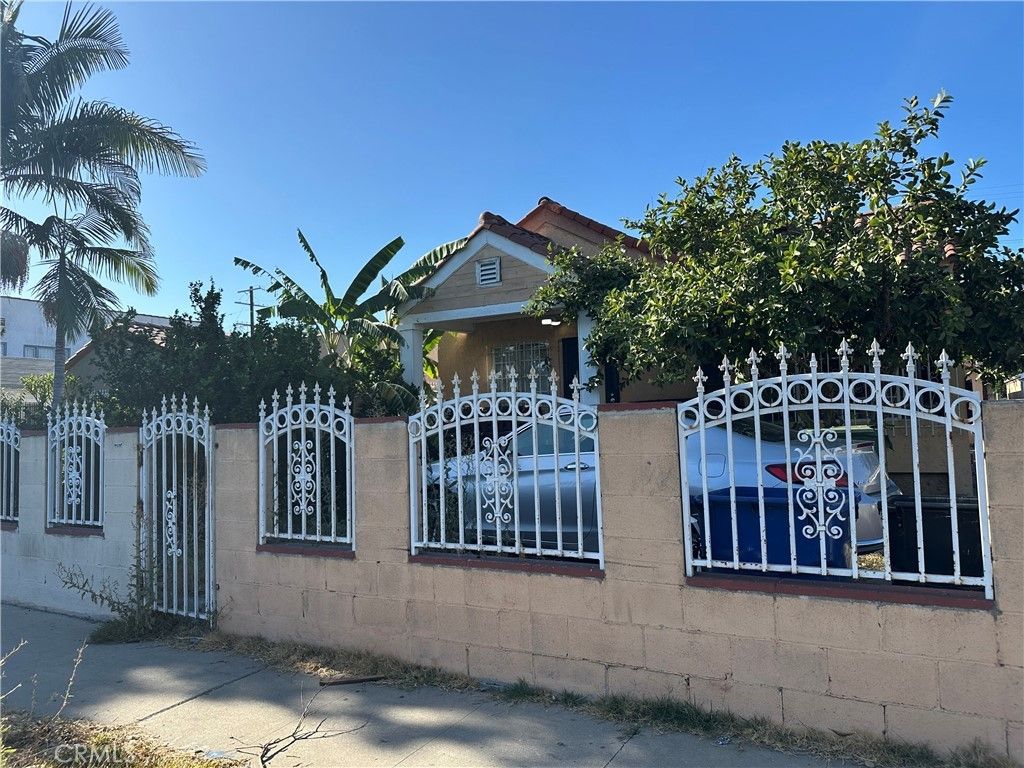 1137 W 61st, Los Angeles