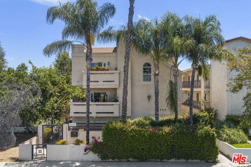 6440 Balboa Boulevard, Lake Balboa