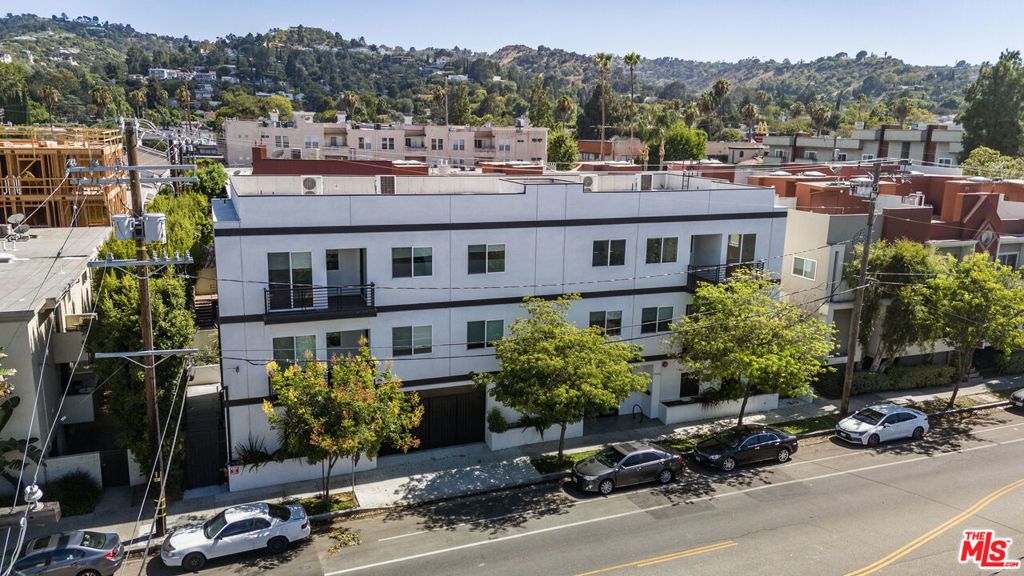 13846 Moorpark Street, Sherman Oaks