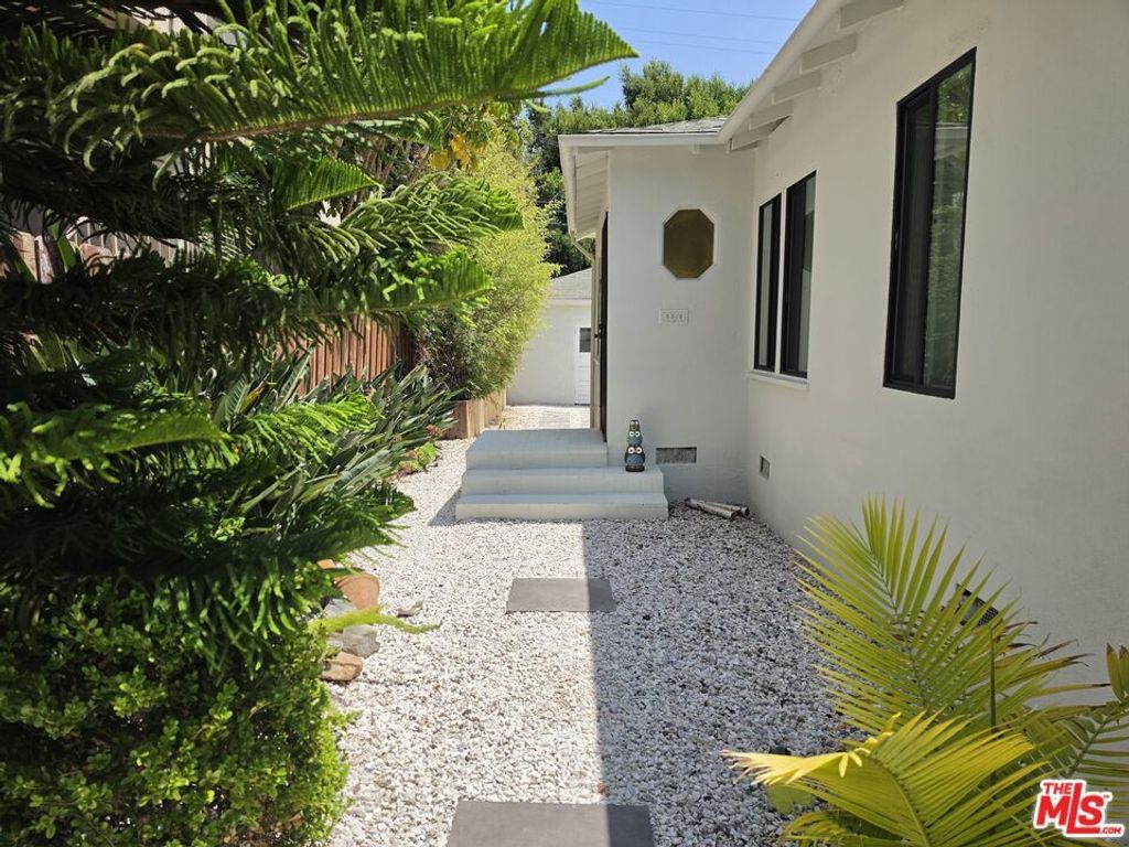 2310 Oak Street, Santa Monica