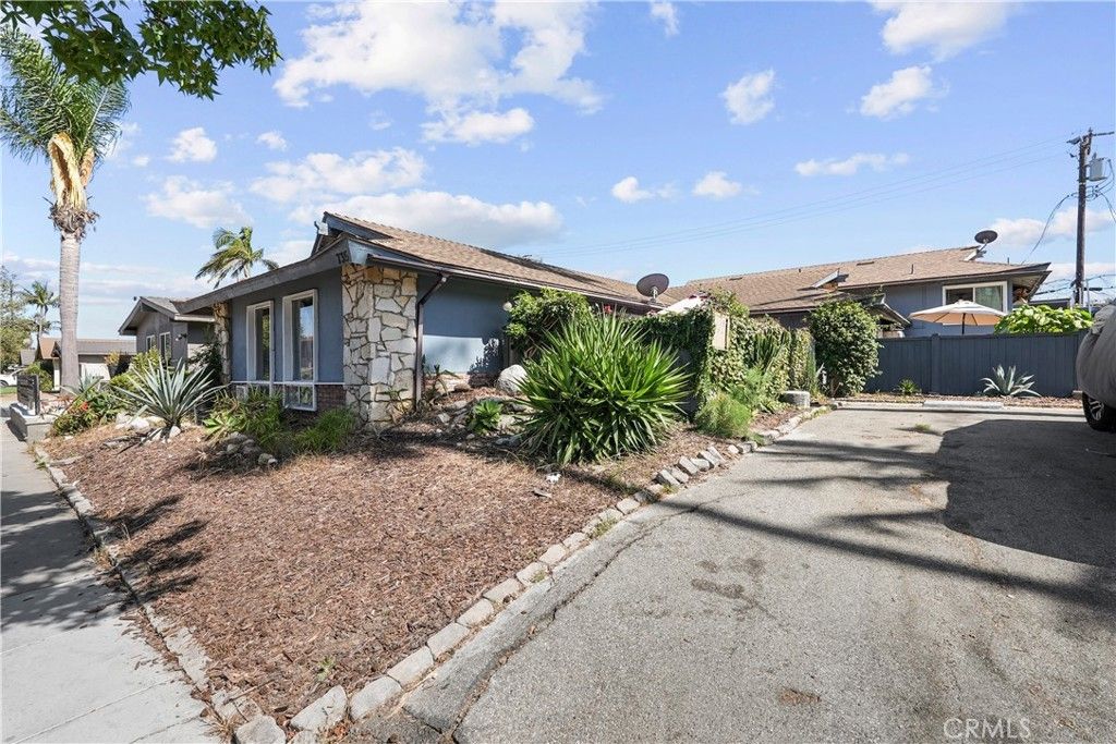 735 W 18th, Costa Mesa