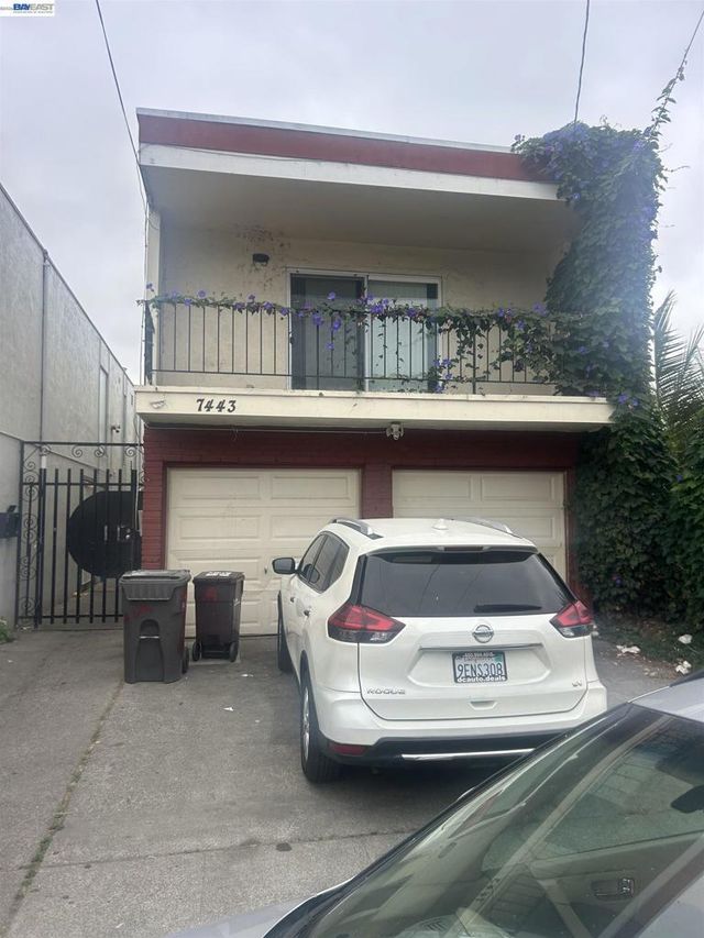 7443 Weld, Oakland
