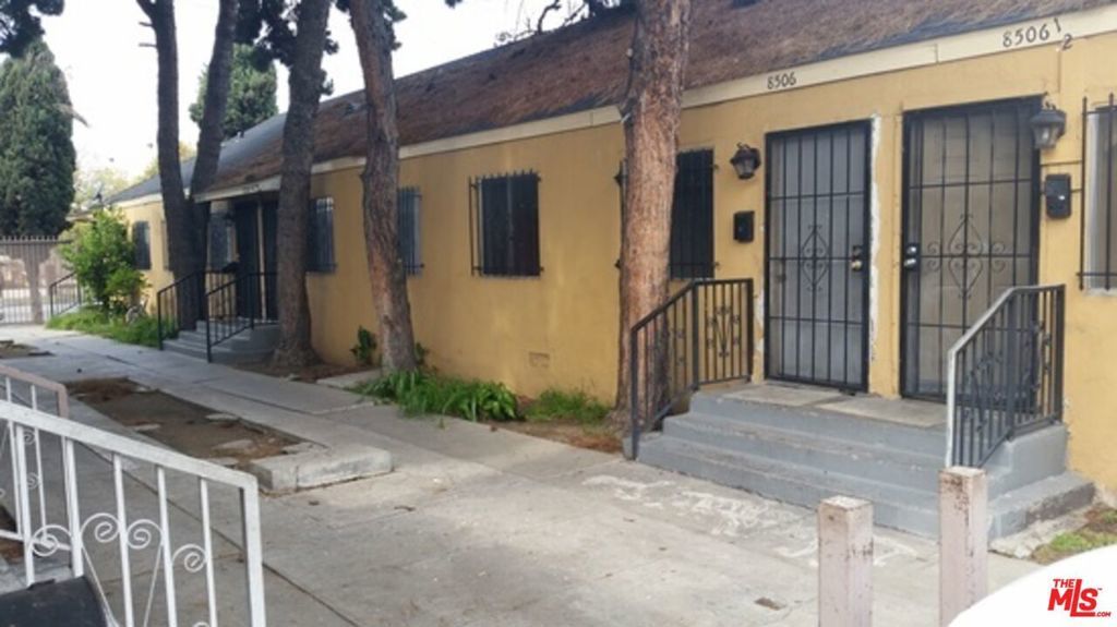 8504 S San Pedro Street, Los Angeles