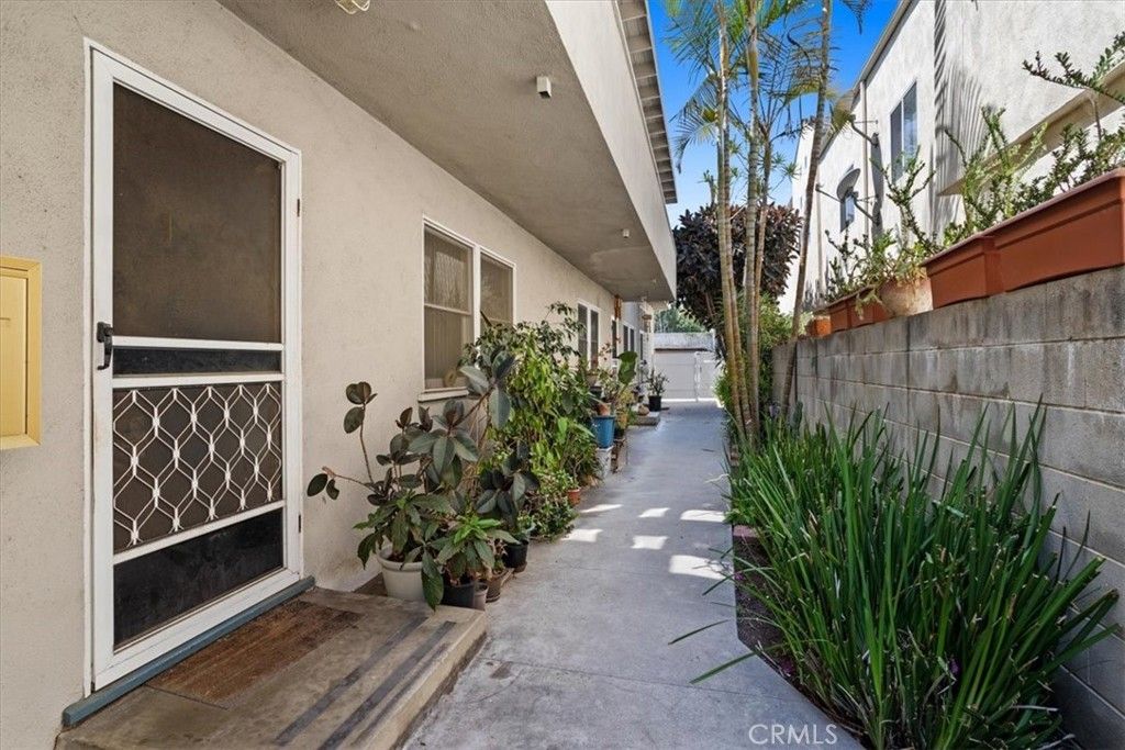 1646 Berkeley, Santa Monica