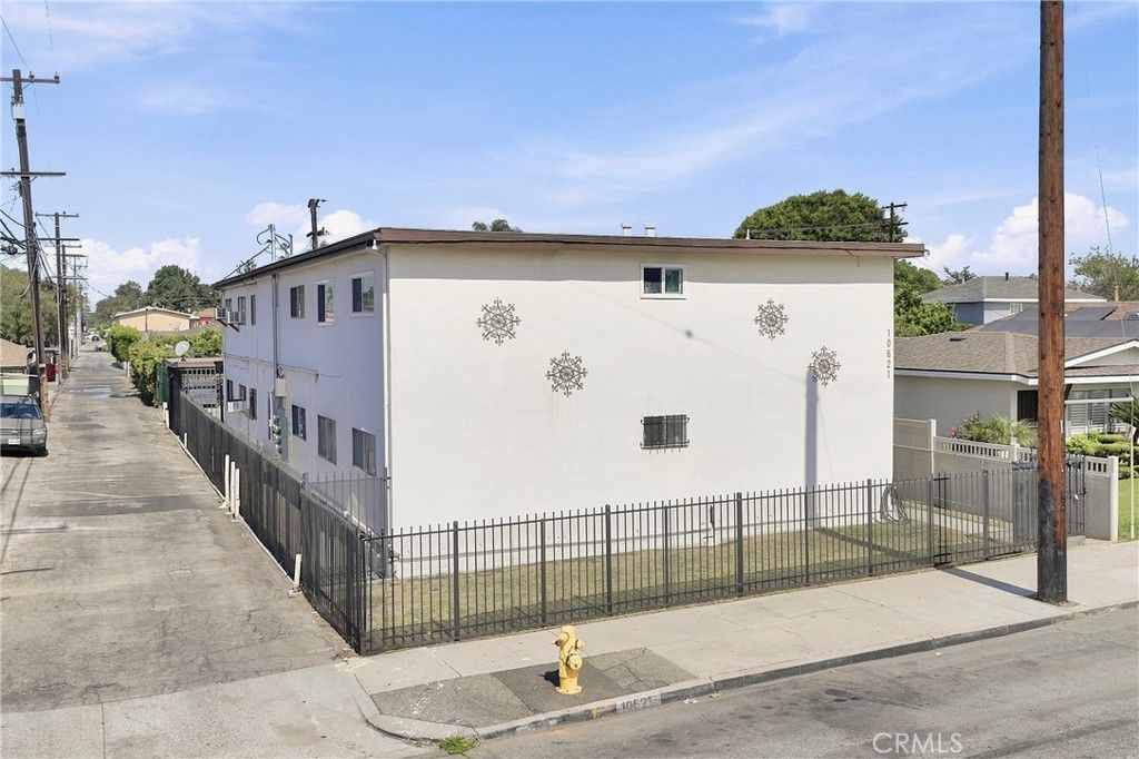 10621 San Carlos, South Gate