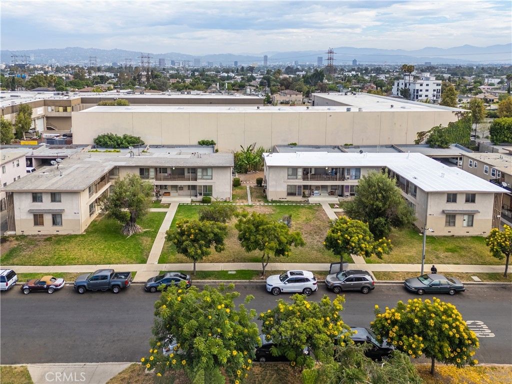 5713 Corbett, Los Angeles