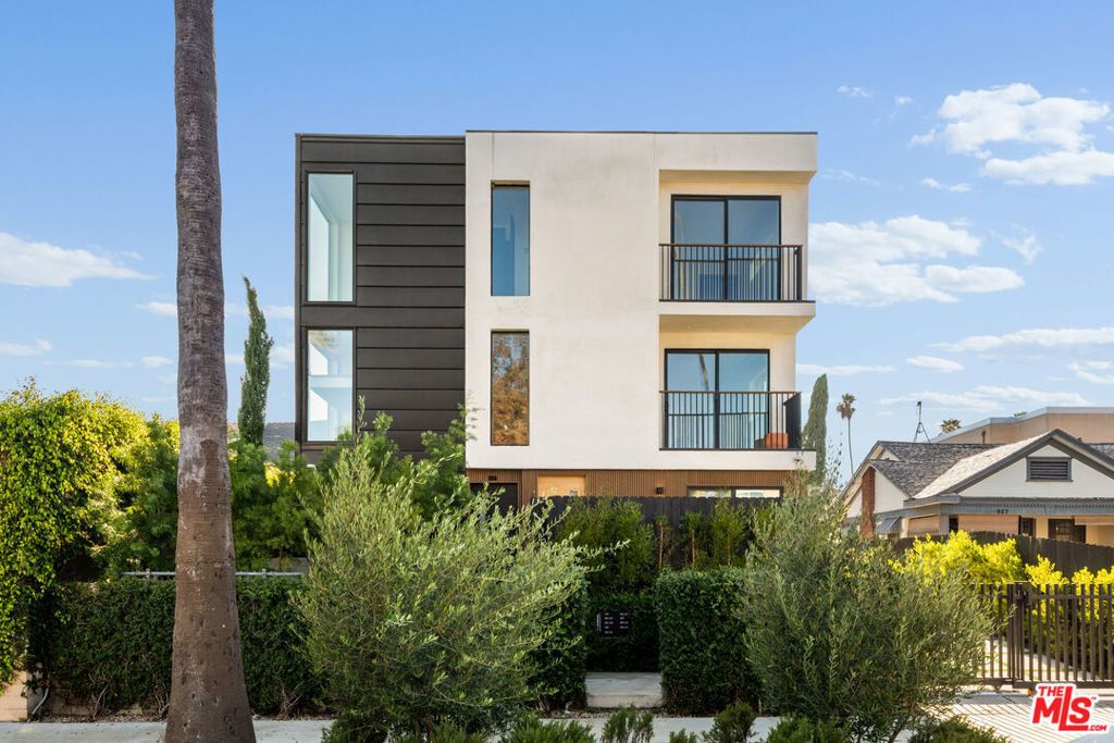 923 N Mariposa Avenue, Los Angeles