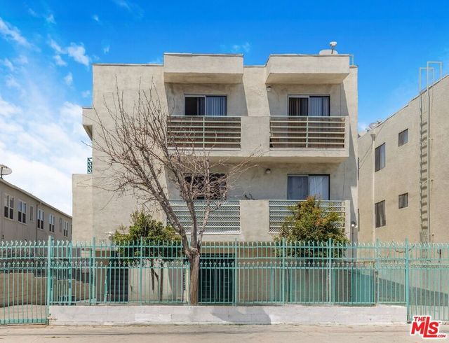 2769 San Marino Street, Los Angeles