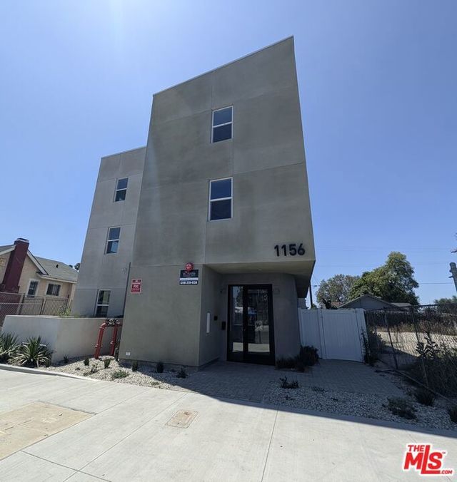 1156 W Florence Avenue, Los Angeles