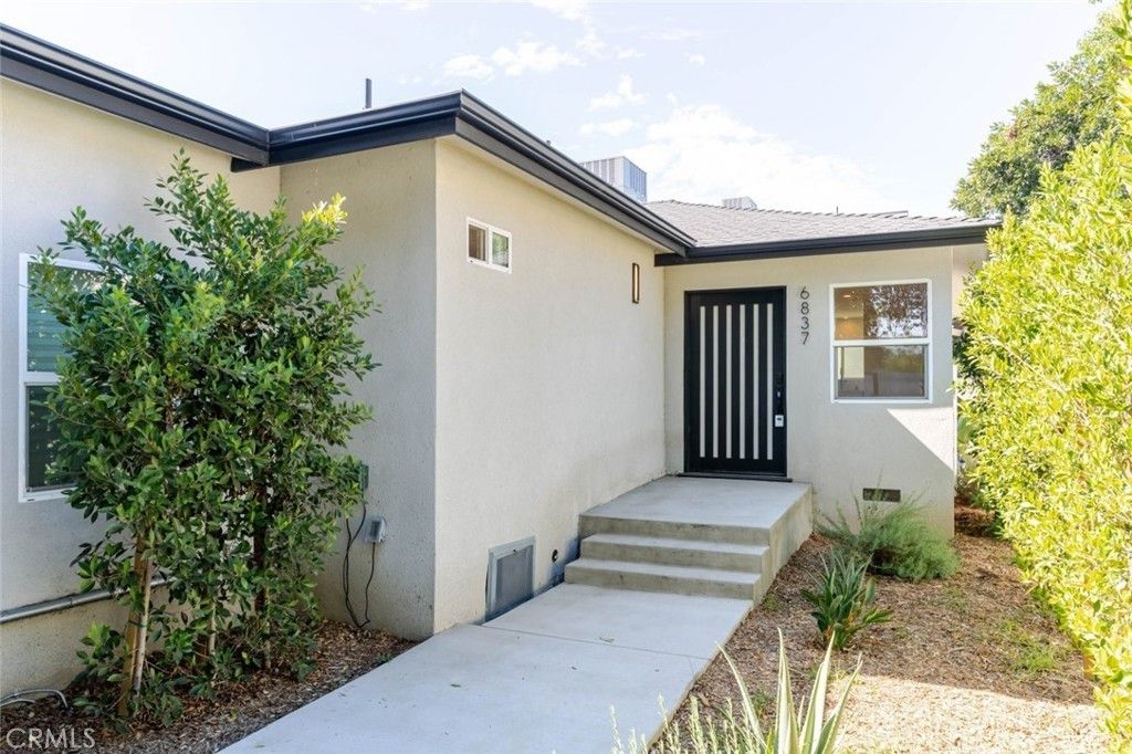6837 Yolanda Avenue, Reseda