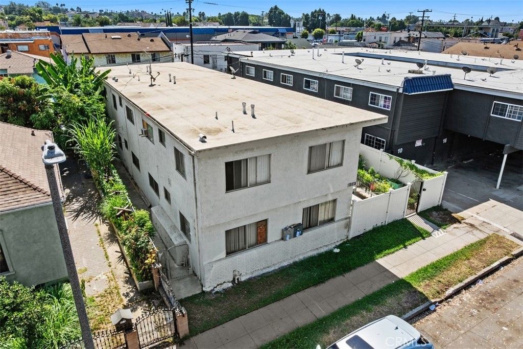 1868 Gardenia Avenue, Long Beach