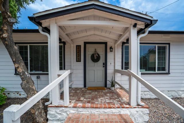 2233 35 W Victoria, Alpine