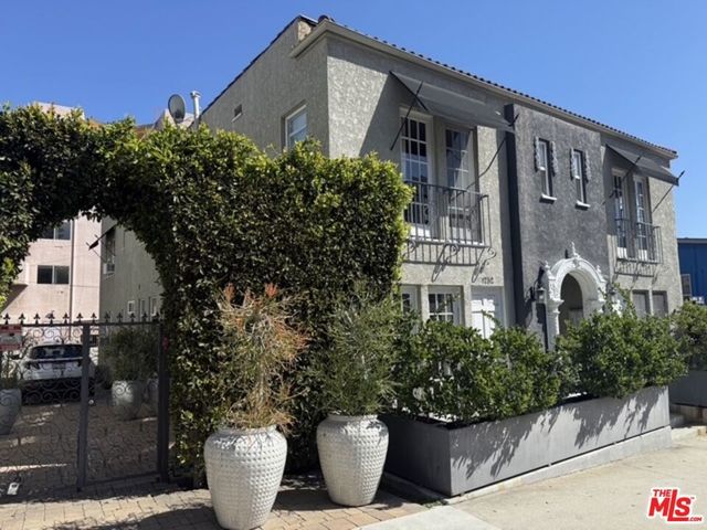 1750 N La Brea Avenue, Los Angeles