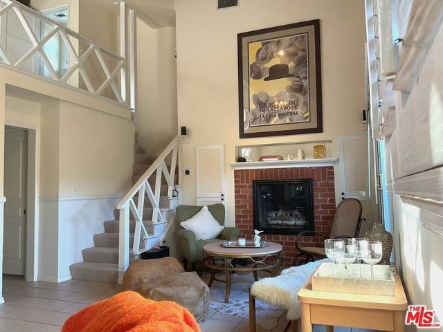 5262 N Willowcrest Avenue, Los Angeles