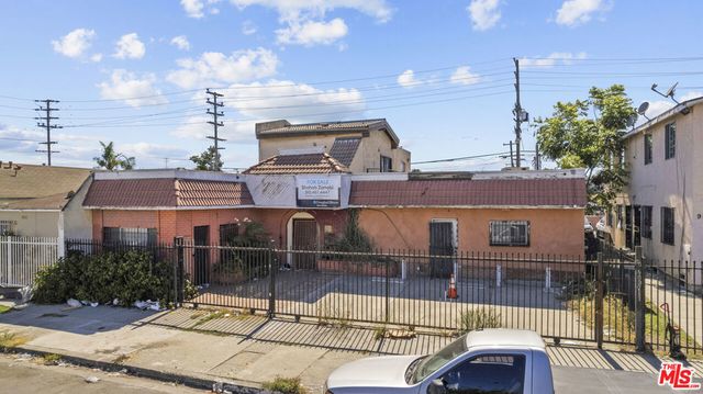 9511 S San Pedro Street, Los Angeles