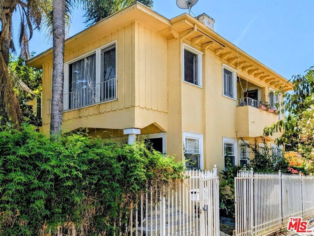 7642 Hampton Avenue, West Hollywood