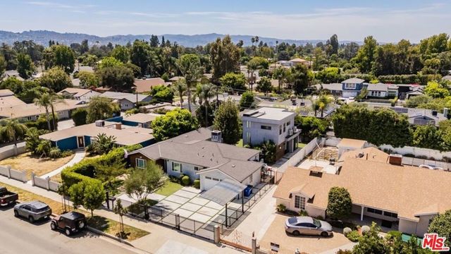 5509 Woodman Avenue, Los Angeles