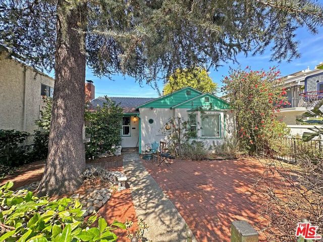 5623 Woodman Avenue, Los Angeles