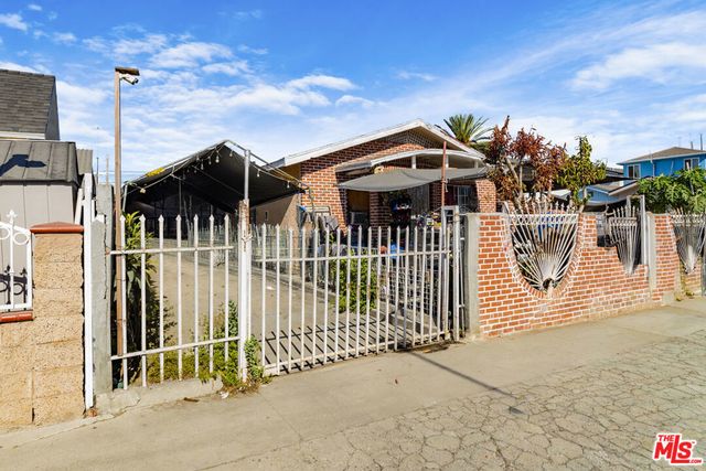10313 Croesus Avenue, Los Angeles