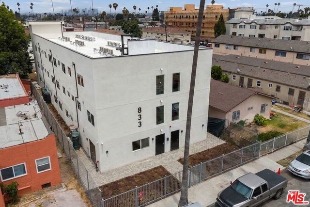 833 W 84th Street, Los Angeles