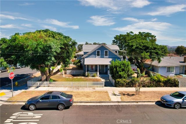 523 W 5th Street, Corona