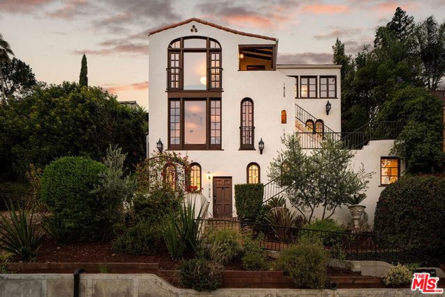 1825 Redesdale Avenue, Los Angeles