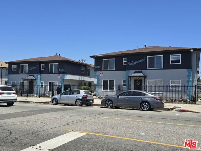 6736 West Boulevard, Los Angeles