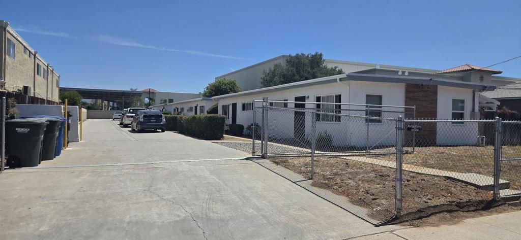 321 331 Roanoke Road, El Cajon
