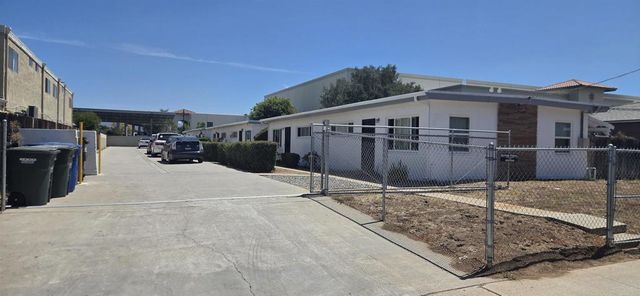 321 331 Roanoke Road, El Cajon