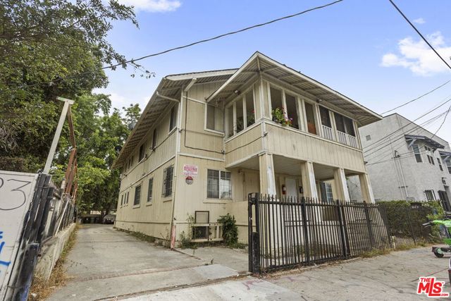 1516 W 11th Place, Los Angeles