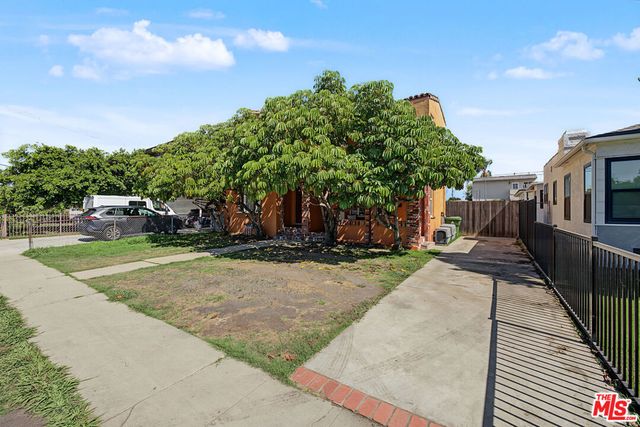 1610 Hauser Boulevard, Los Angeles