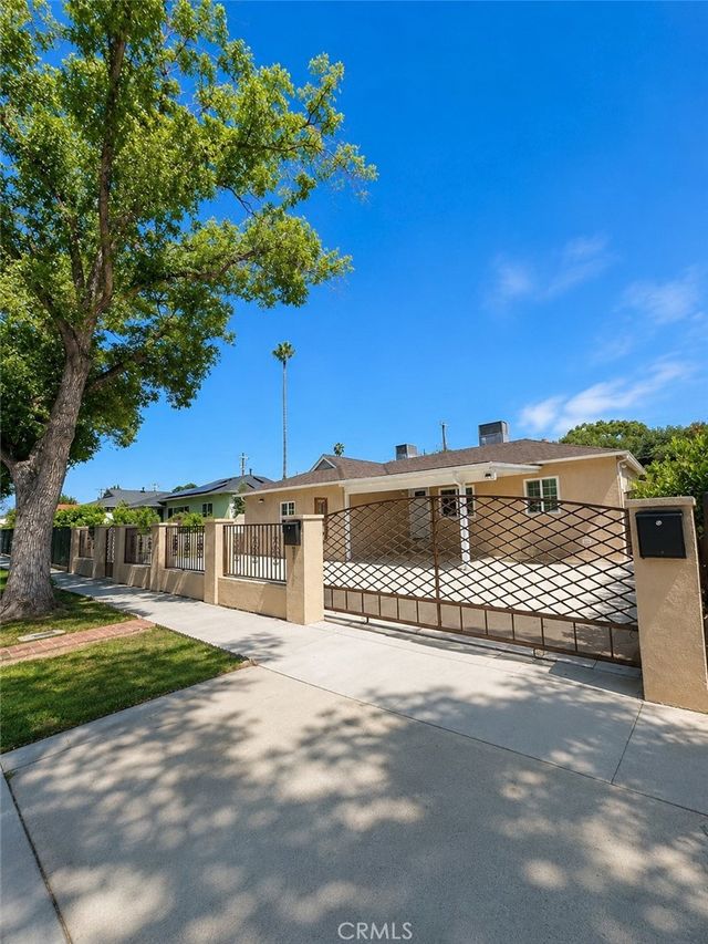 7918 Hazeltine Avenue, Panorama City