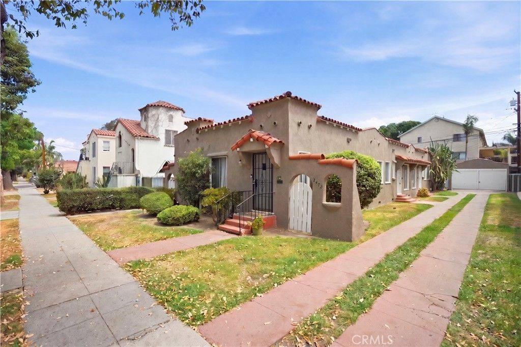 2472 Chestnut Avenue, Long Beach