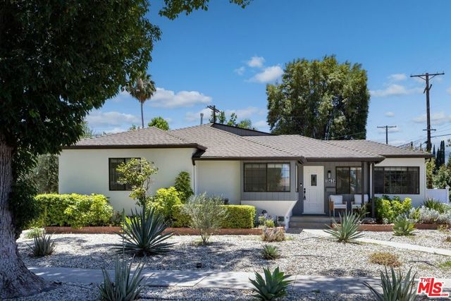 18424 Domino Street, Tarzana