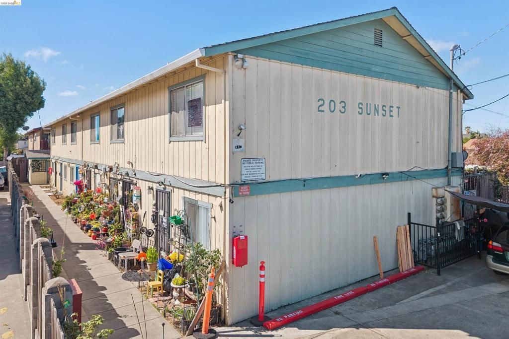 203 Sunset Blvd, Hayward