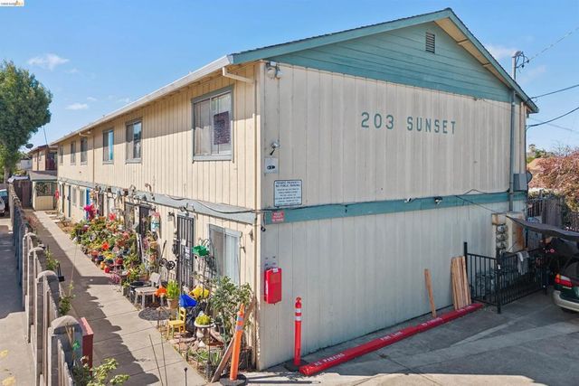 203 Sunset Blvd, Hayward