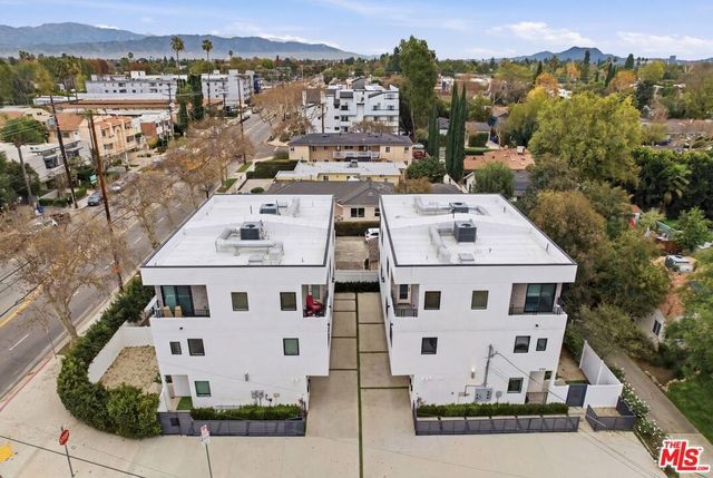 13822 Oxnard Street, Van Nuys