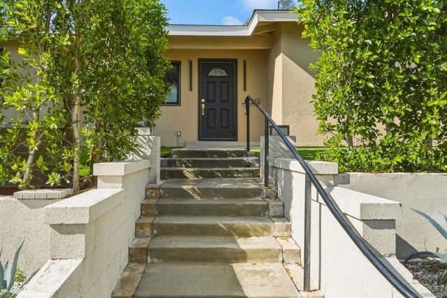 519 Camelot Dr, Oceanside