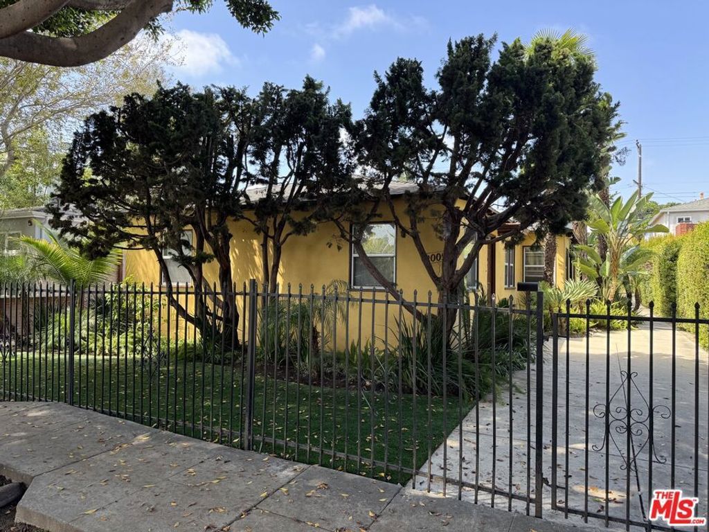 2005 Oak Street, Santa Monica