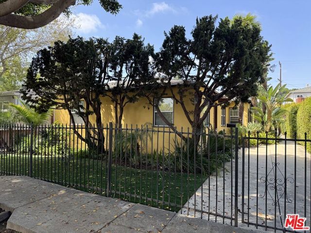 2005 Oak Street, Santa Monica
