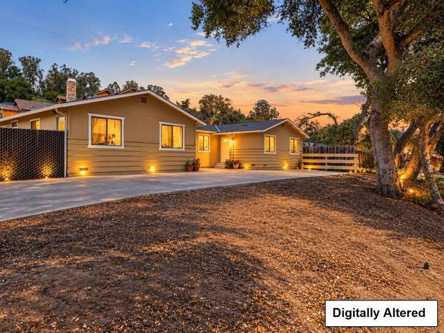 76857695 Pine Tree, Salinas