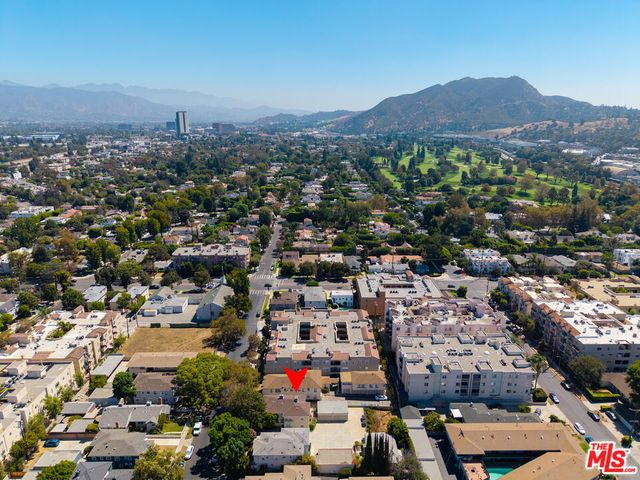 10634 Whipple Street, Toluca Lake